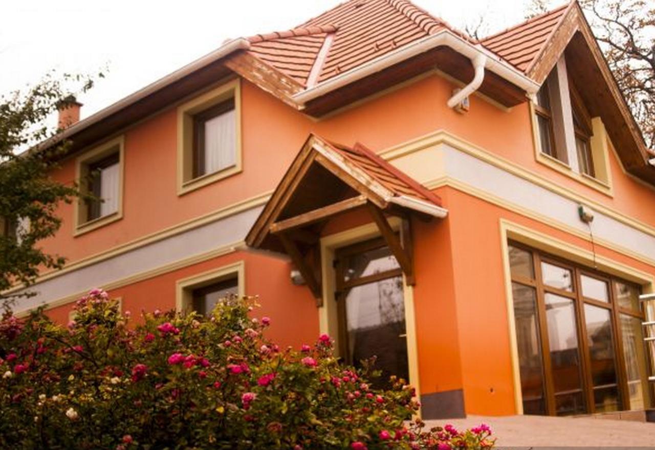 Publo Etterem Es Panzio Bed & Breakfast Csakvar Luaran gambar