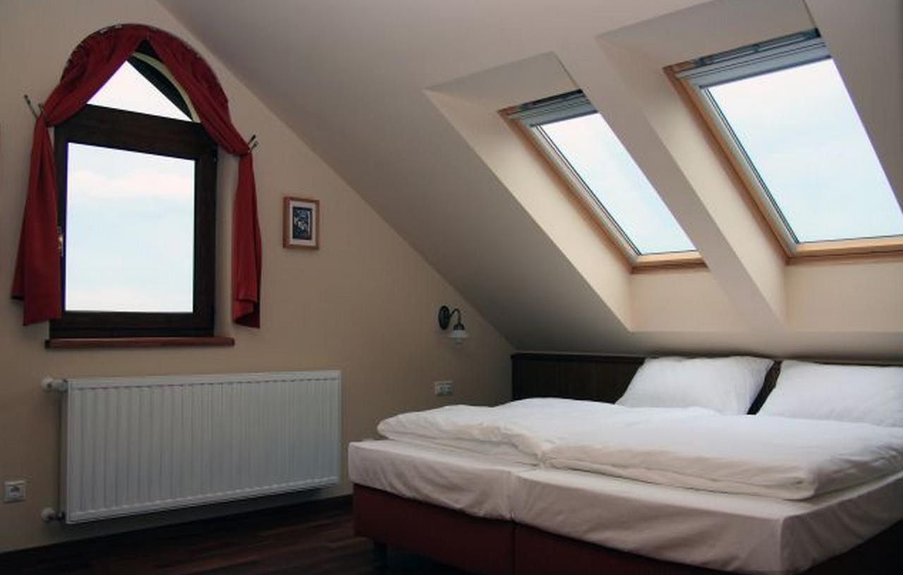 Publo Etterem Es Panzio Bed & Breakfast Csakvar Luaran gambar
