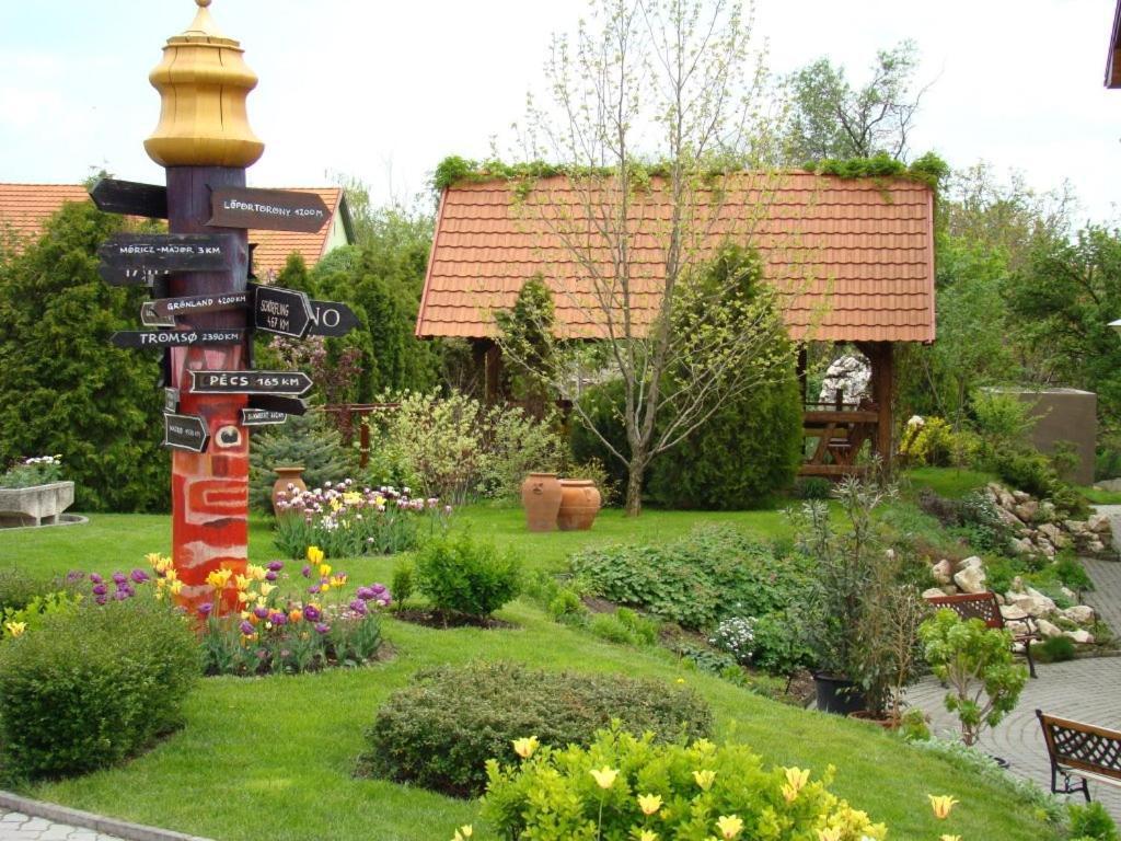 Publo Etterem Es Panzio Bed & Breakfast Csakvar Luaran gambar