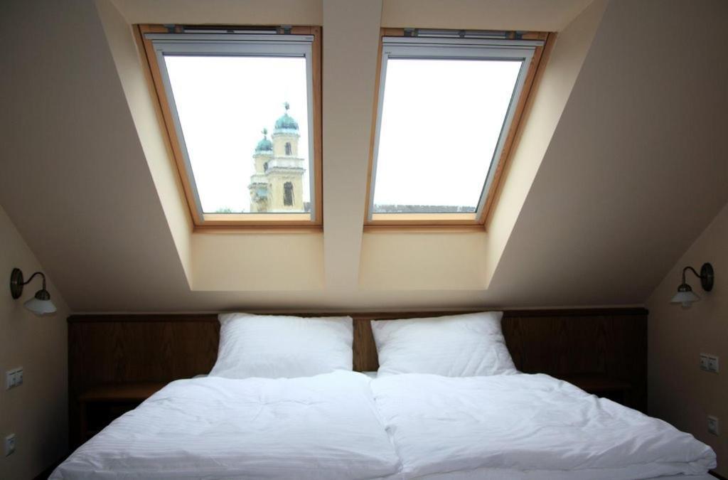 Publo Etterem Es Panzio Bed & Breakfast Csakvar Luaran gambar